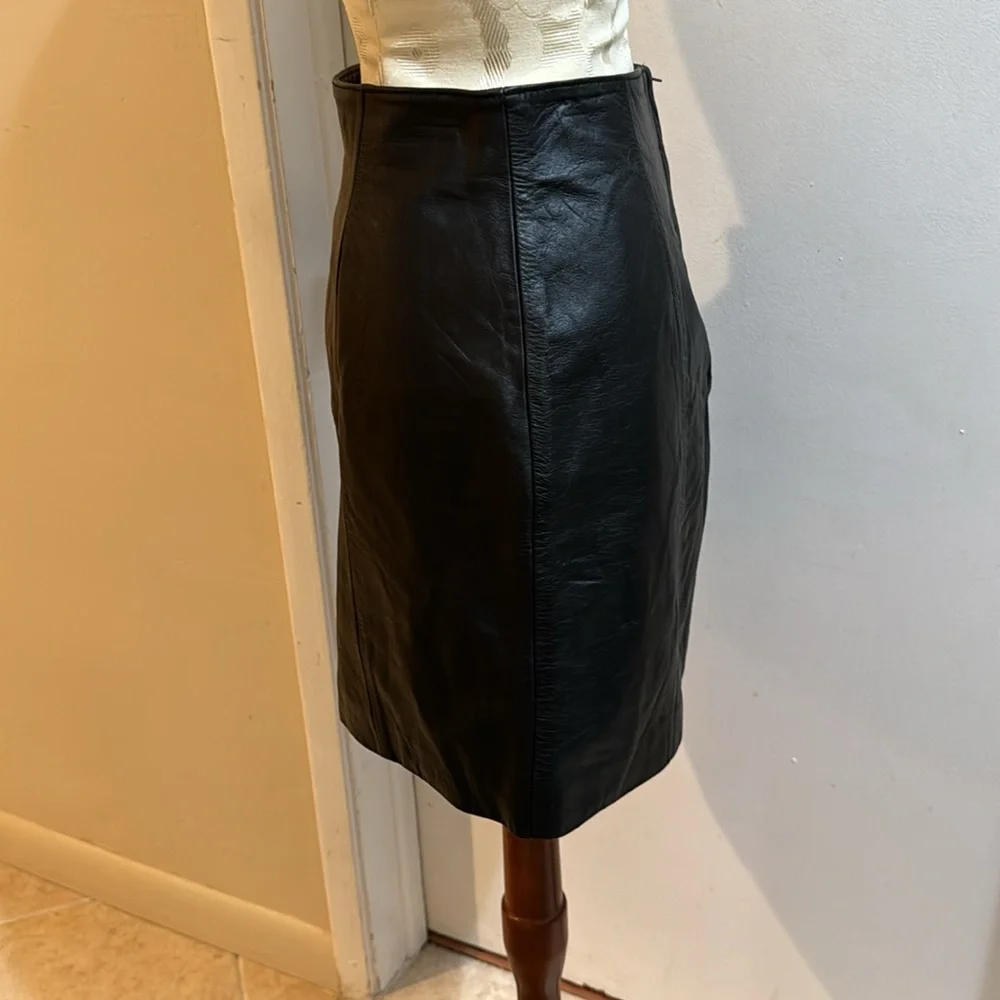 Byrnes & Baker Genuine Leather Soft Black Lined High Waist Zip Up Midi Skirt 10 - Picture 13 of 13